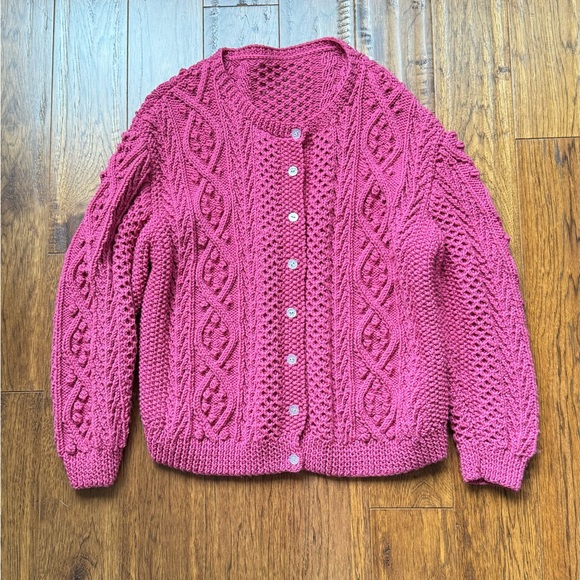 Super cool hand knit chunky cardigan cable knit with pom details size M/L - Picture 7 of 10